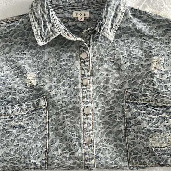 POL Distressed Leopard Denim Jacket Medium - Picture 9 of 9